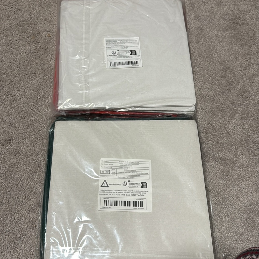NIB Holiday Ornament Zippered Storage Case - Adjustable Slots-Holds 64 Ornaments - Picture 2 of 9